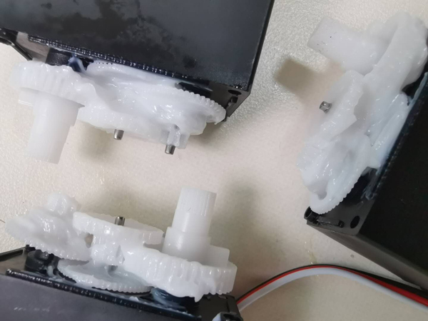 金屬齒輪潤滑脂與塑料齒輪潤滑脂之間有著什么區別？